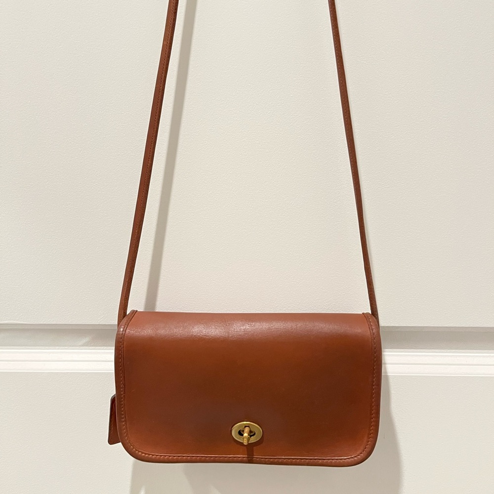 1990’s vintage coach dinky turn lock crossbody bag